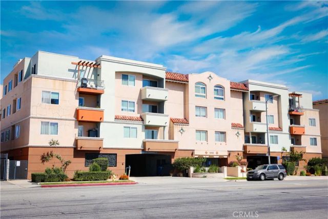 13951 Sherman Way 301, Van Nuys, CA 91405