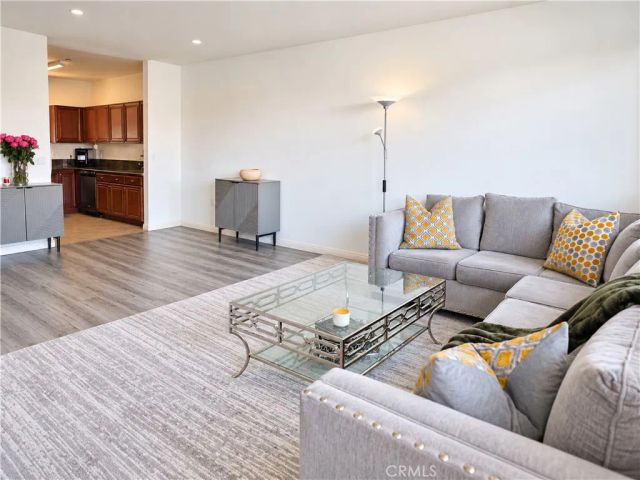 13951 Sherman Way 301, Van Nuys, CA 91405