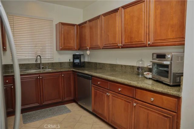 13951 Sherman Way 301, Van Nuys, CA 91405