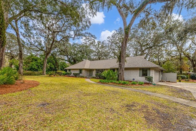 217 Five Pounds Road, St Simons Island, GA 31522