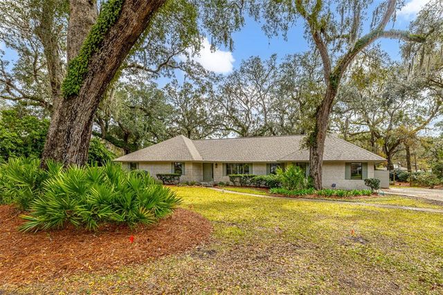 217 Five Pounds Road, St Simons Island, GA 31522