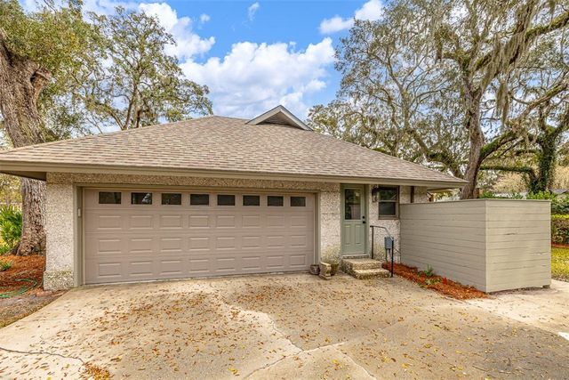 217 Five Pounds Road, St Simons Island, GA 31522