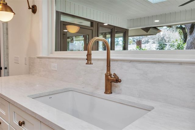 217 Five Pounds Road, St Simons Island, GA 31522