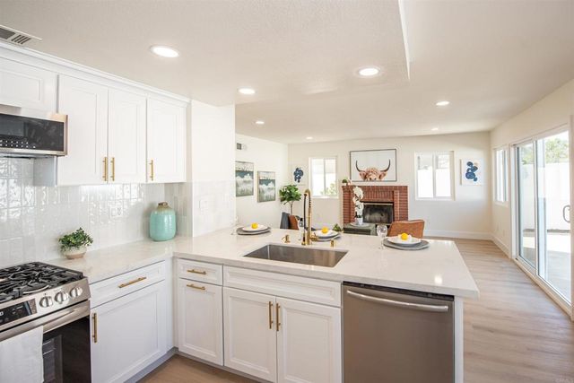 2038 Ridgeline Avenue, Vista, CA 92081