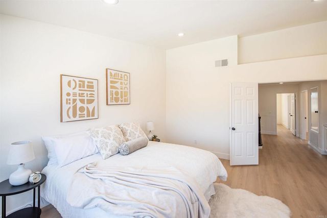 2038 Ridgeline Avenue, Vista, CA 92081