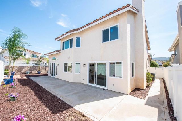 2038 Ridgeline Avenue, Vista, CA 92081