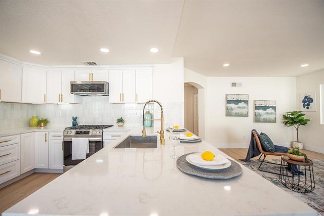 2038 Ridgeline Avenue, Vista, CA 92081