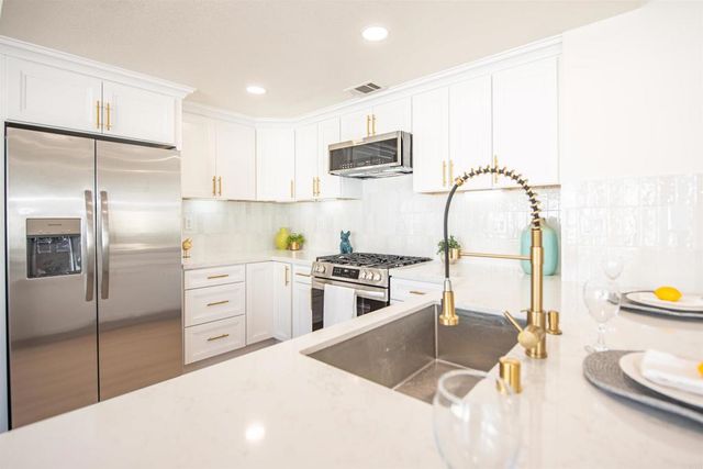 2038 Ridgeline Avenue, Vista, CA 92081