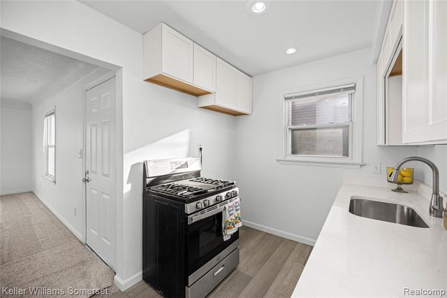 27033 Alger Boulevard, Madison Heights, MI 48071