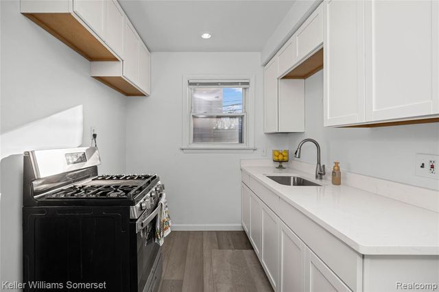 27033 Alger Boulevard, Madison Heights, MI 48071