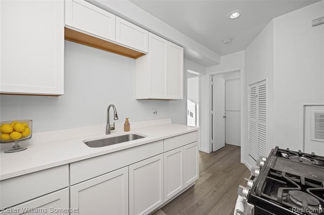 27033 Alger Boulevard, Madison Heights, MI 48071