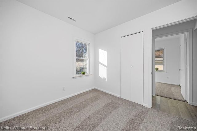 27033 Alger Boulevard, Madison Heights, MI 48071