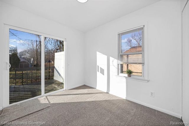 27033 Alger Boulevard, Madison Heights, MI 48071