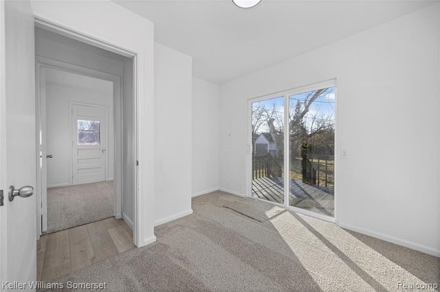 27033 Alger Boulevard, Madison Heights, MI 48071