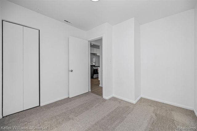 27033 Alger Boulevard, Madison Heights, MI 48071