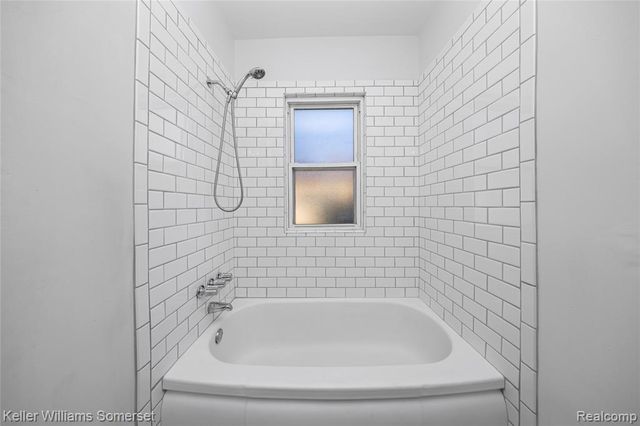 27033 Alger Boulevard, Madison Heights, MI 48071