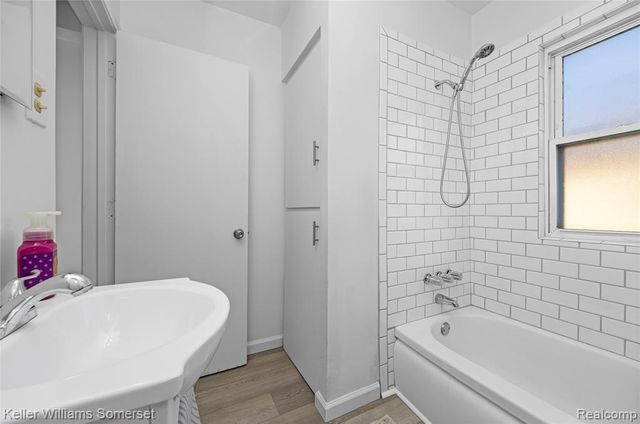 27033 Alger Boulevard, Madison Heights, MI 48071