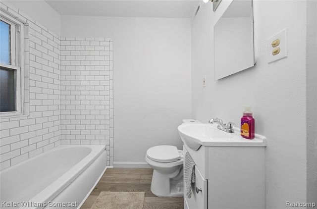 27033 Alger Boulevard, Madison Heights, MI 48071