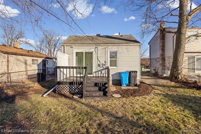 27033 Alger Boulevard, Madison Heights, MI 48071