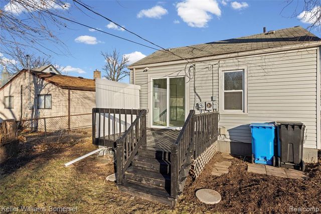 27033 Alger Boulevard, Madison Heights, MI 48071