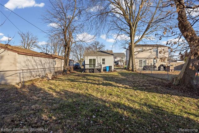 27033 Alger Boulevard, Madison Heights, MI 48071