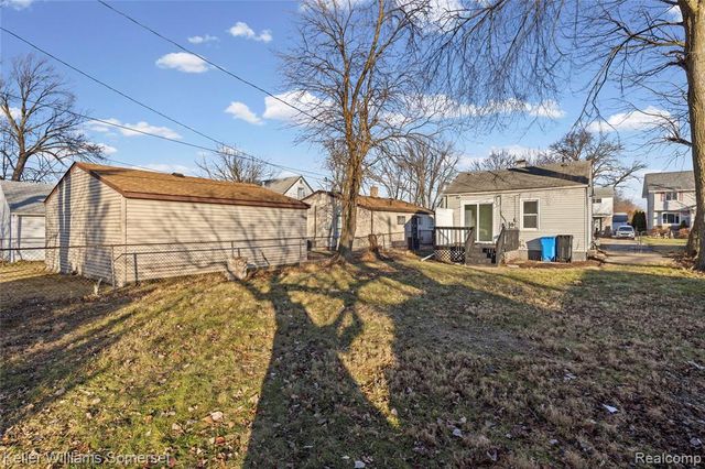 27033 Alger Boulevard, Madison Heights, MI 48071