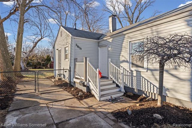 27033 Alger Boulevard, Madison Heights, MI 48071