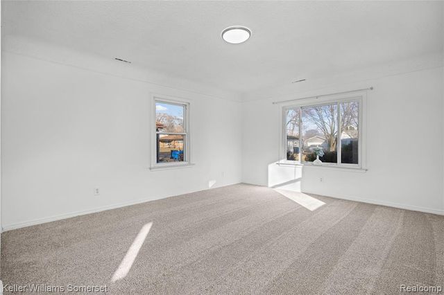 27033 Alger Boulevard, Madison Heights, MI 48071