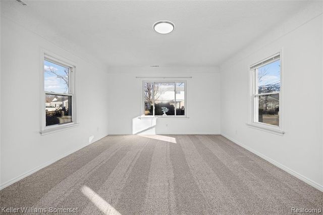 27033 Alger Boulevard, Madison Heights, MI 48071