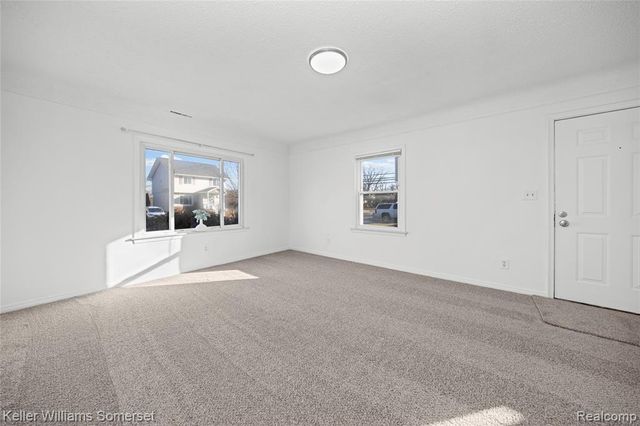 27033 Alger Boulevard, Madison Heights, MI 48071