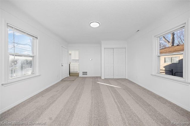 27033 Alger Boulevard, Madison Heights, MI 48071