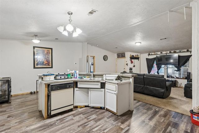 11777 Cottonwood Hills Road, Cashion, OK 73016