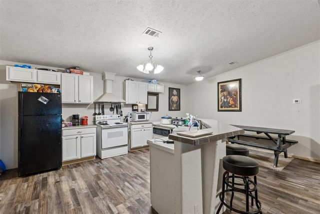 11777 Cottonwood Hills Road, Cashion, OK 73016