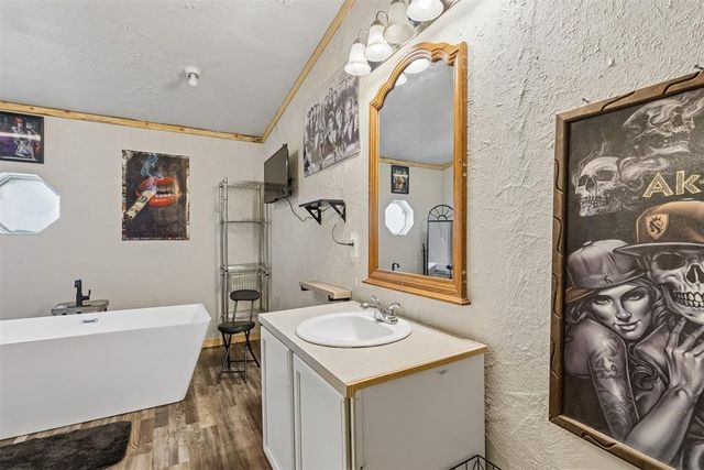 11777 Cottonwood Hills Road, Cashion, OK 73016