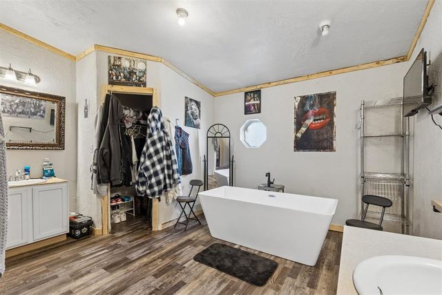 11777 Cottonwood Hills Road, Cashion, OK 73016