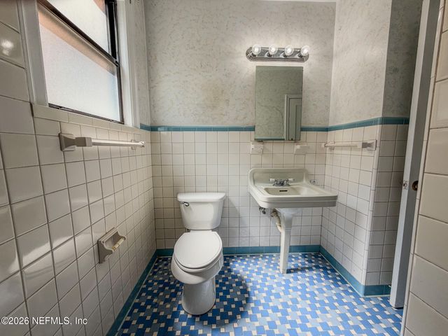 1733 RIVER Road 2, Jacksonville, FL 32207