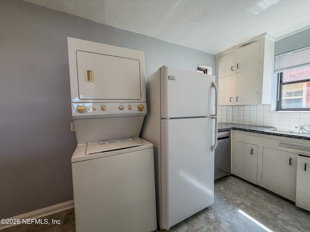 1733 RIVER Road 2, Jacksonville, FL 32207