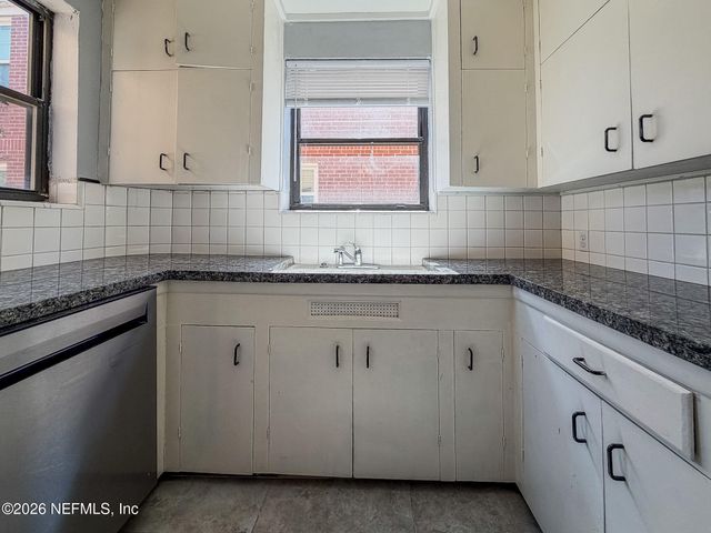 1733 RIVER Road 2, Jacksonville, FL 32207