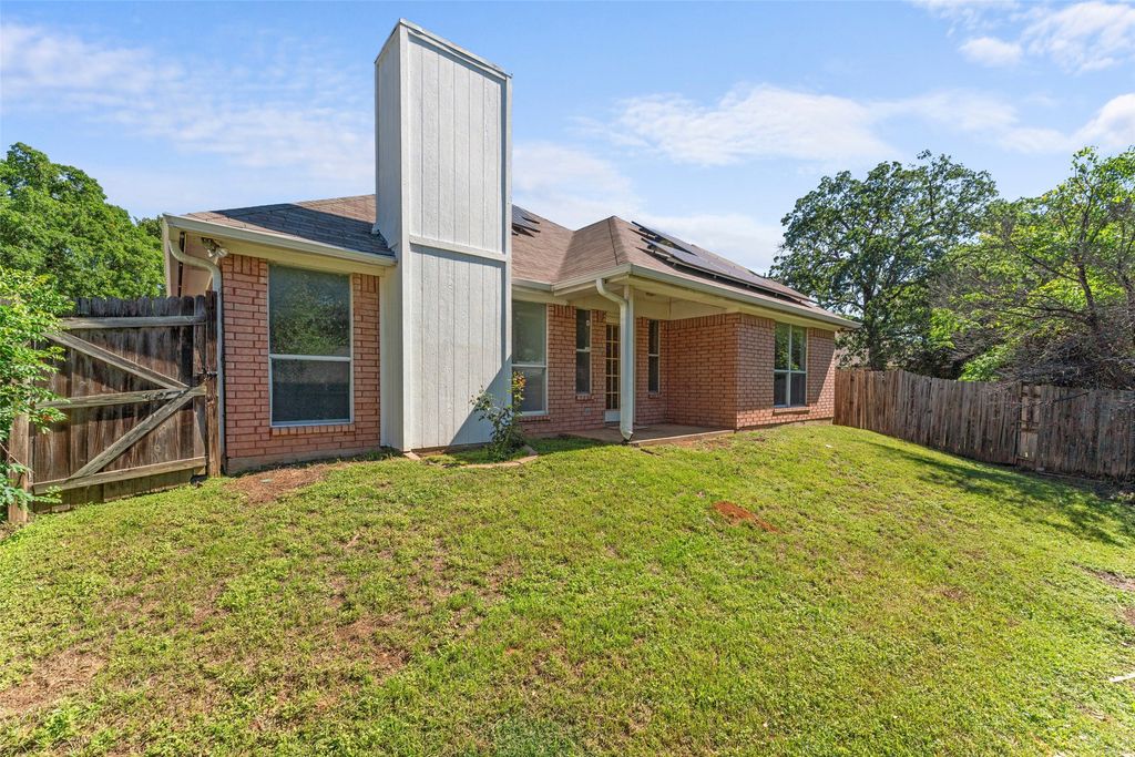 7632 Arbor Ridge Court, Fort Worth, TX 76112