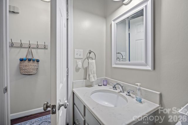 5943 Quail Hollow Road B, Charlotte, NC 28210