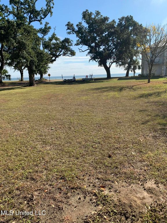 Barkley Drive, Pass Christian, MS 39571