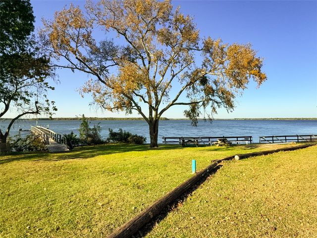 10015 Shoreline Drive, Wills Point, TX 75169