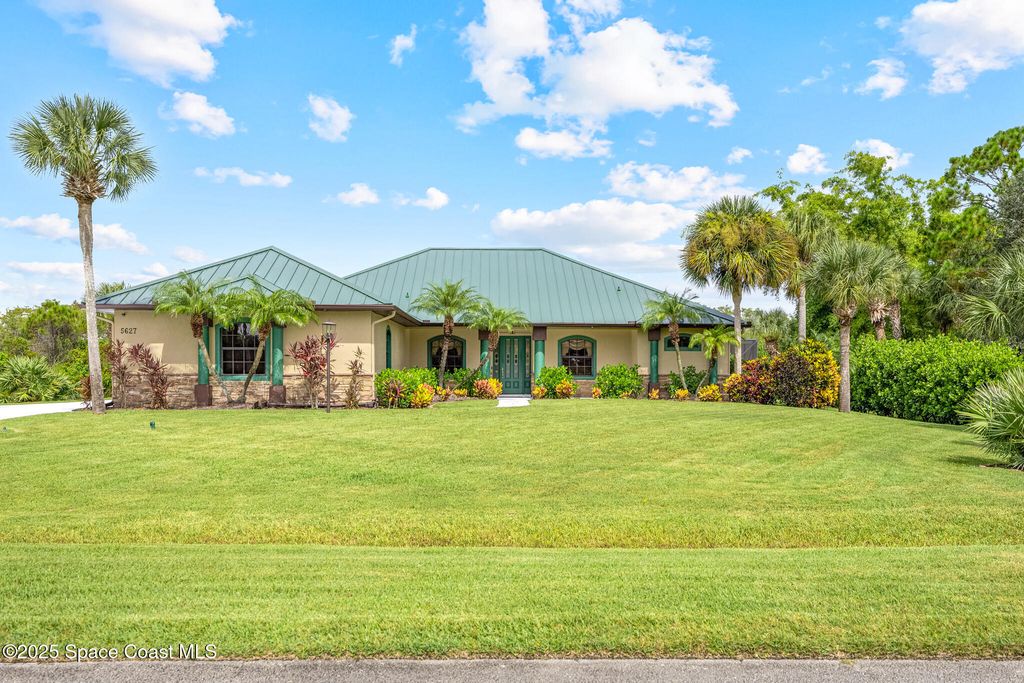 5627 Cypress Creek Drive, Grant, FL 32949