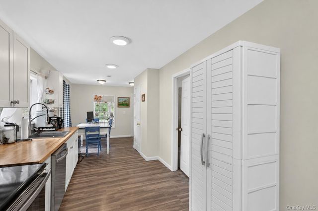 24 Avenue L, Godeffroy, NY 12729