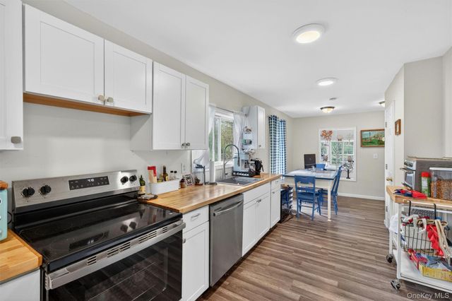 24 Avenue L, Godeffroy, NY 12729