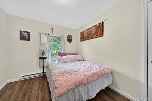 24 Avenue L, Godeffroy, NY 12729