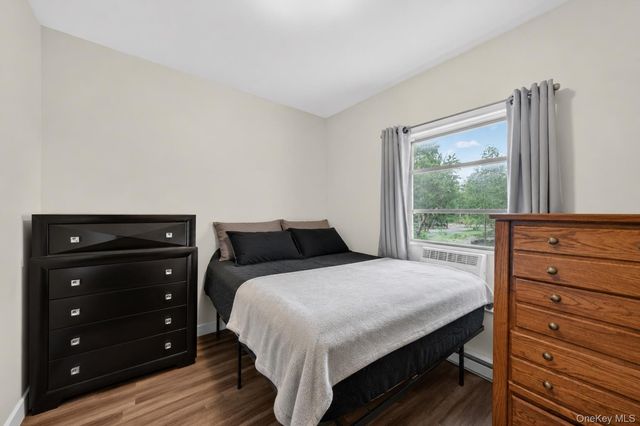24 Avenue L, Godeffroy, NY 12729