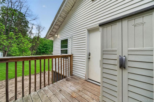 24 Avenue L, Godeffroy, NY 12729