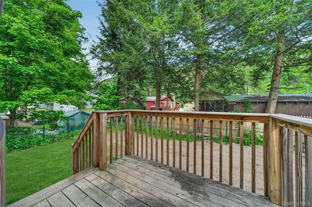 24 Avenue L, Godeffroy, NY 12729