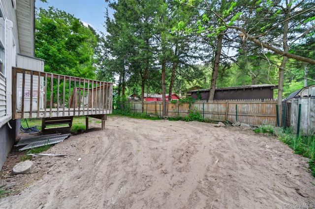 24 Avenue L, Godeffroy, NY 12729